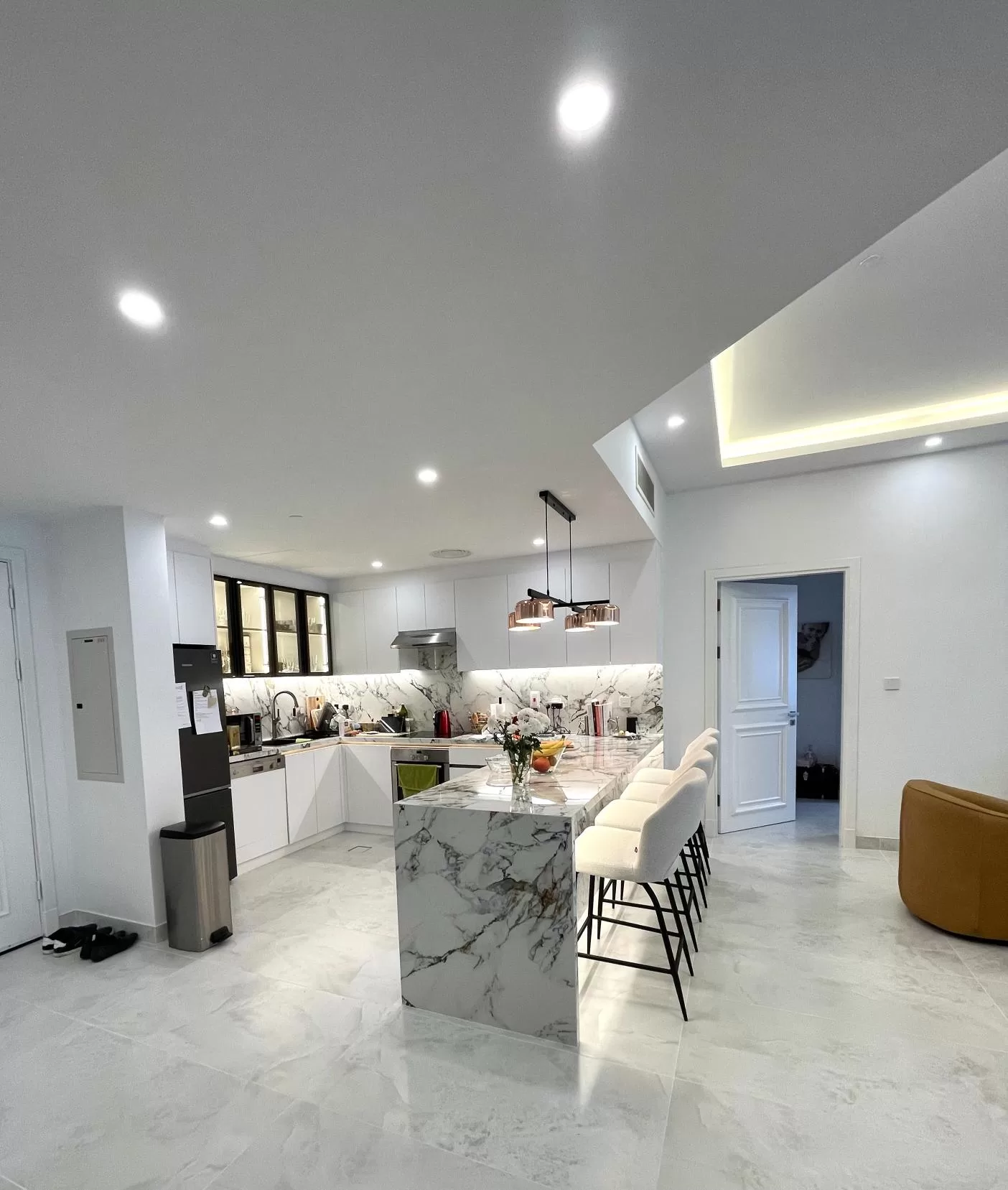White-Themed Kitchen Interior Design – Elegant and Minimalist Solutions